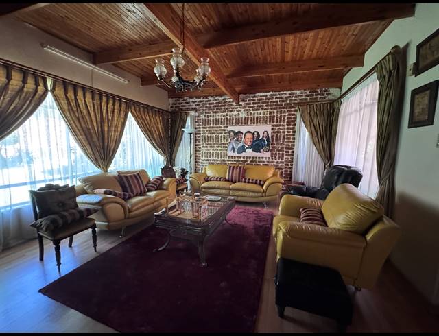 5 BEDROOM HOUSE FOR SALE IN CONSTANTIA PARK